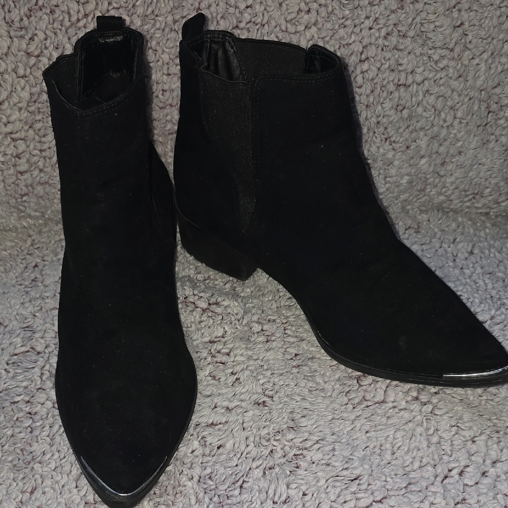Kensie Black Ankle Boots with Pointed Toe and Elastic Panels